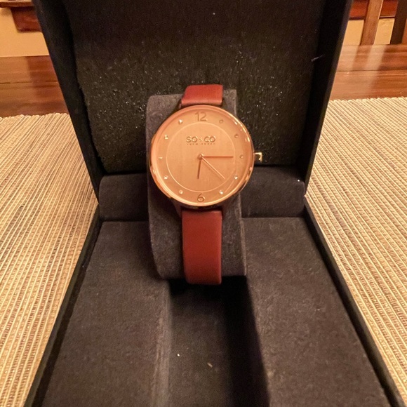 Women leather strap watch